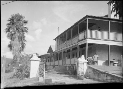 Solomon Wisemans house, Wisemans Ferry, Hawkesbury River, New South Wales, ca. 1945 [picture] / E.W. Searle