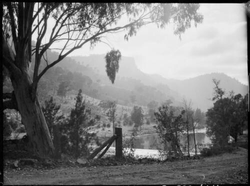Wollondilly River crossing, Wombeyan Caves Road, Wollondilly, New South Wales, ca. 1945, 2 [picture] / E.W. Searle