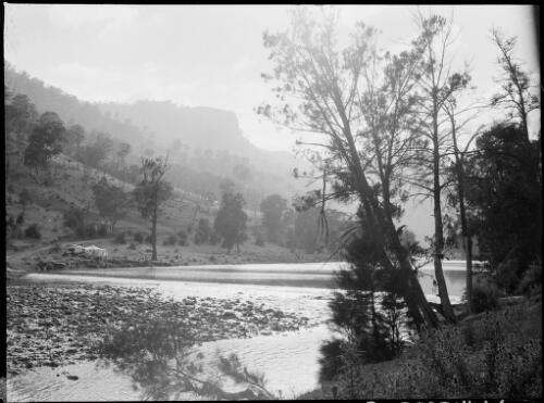 Wollondilly River crossing, Wombeyan Caves Road, Wollondilly, New South Wales, ca. 1945, 4 [picture] / E.W. Searle