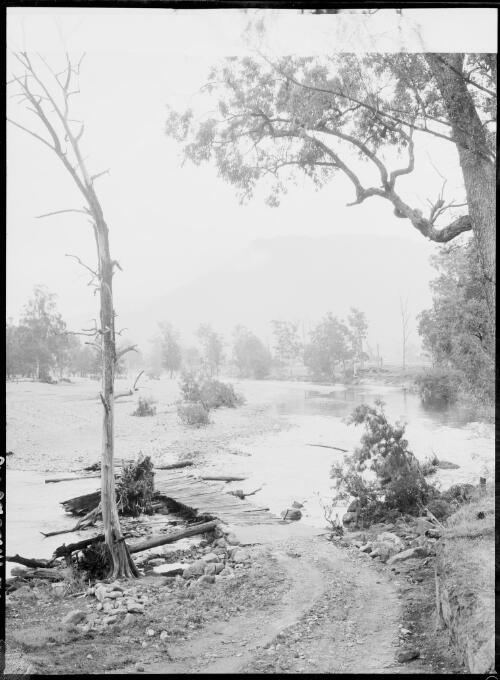 Barrallier Crossing, Wollondilly River, New South Wales, ca. 1945, 3 [picture] / E.W. Searle