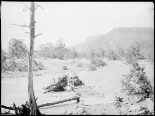 Vehicles passing over  Barrallier Crossing, Wollondilly River, New South Wales, ca. 1945, 1 [picture] / E.W. Searle