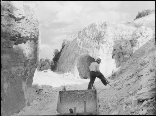 Man digging with a shovel, Australia, ca. 1945, 1 [picture] / E.W. Searle