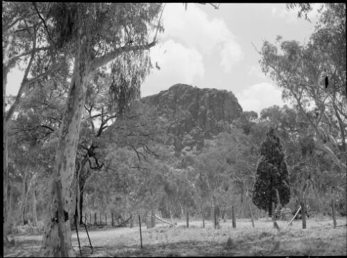 Prominent rock formation, Australia, ca. 1945, 5 [picture] / E.W. Searle