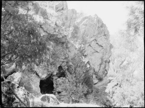 Opening in a hillside Australia, ca. 1935, 1 [picture] / E.W. Searle