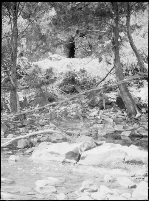 Opening in a hillside Australia, ca. 1935, 3 [picture] / E.W. Searle