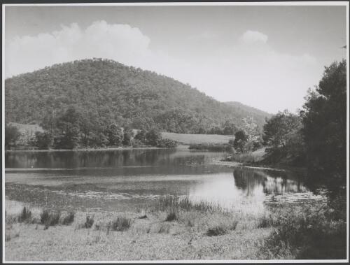 Molonglo River and Black Mountain, Australian Capital Territory, ca. 1949 [picture] / E.W. Searle