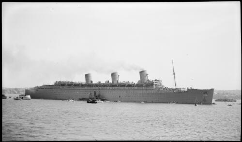 Troop ship Queen Mary, Sydney Harbour, 1940, 3 [picture] / E.W. Searle