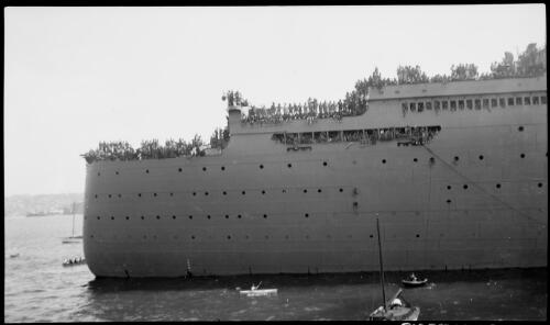 Troop ship Queen Mary, Sydney Harbour, 1940, 5 [picture] / E.W. Searle