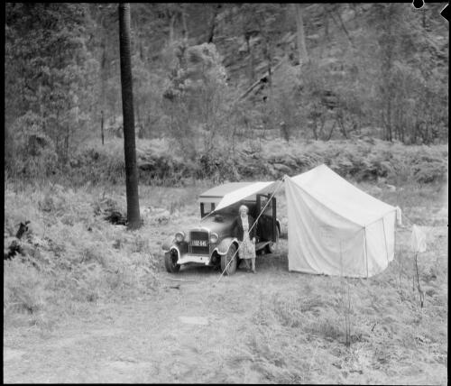 Mrs Searle beside a tent and an Erskine car, Oxford Falls, Sydney, 1945,1 [picture] / E.W. Searle