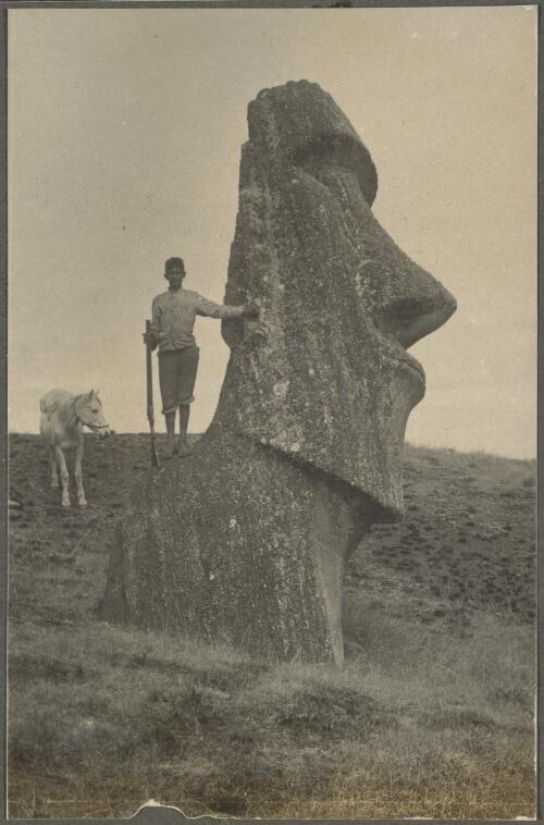 Statue on Easter Island [picture]