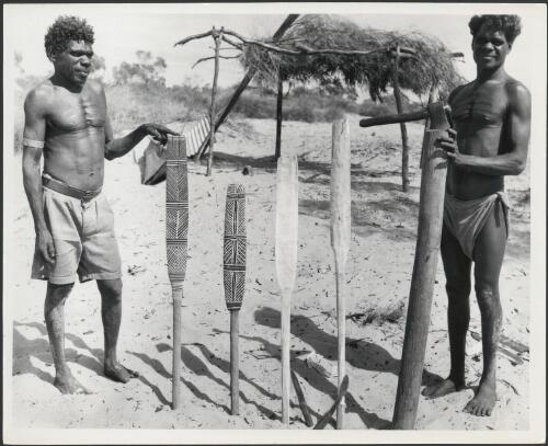 The process of making canoe paddles from the round log to the pointed end product as well as the tools, Umba Kumba, Groote Eylandt, Australia, June 1948 [picture] / Frank M. Setzler