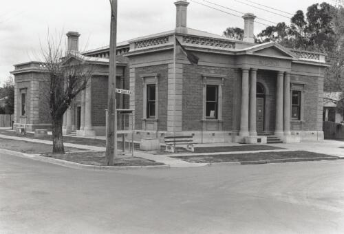 Court House, Dickson Street, formerly Shire Hall (1879). Echuca, 1994 [picture] / photography by Raymond de Berquelle