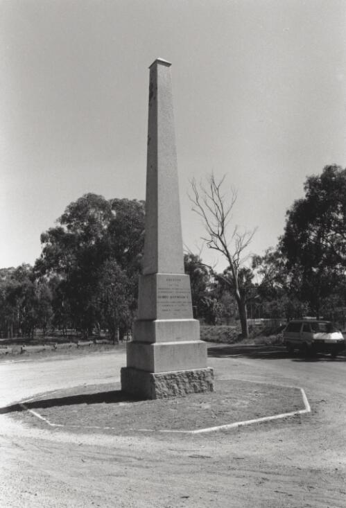 Henry Hopewood Memorial, Victoria Park. Echuca, 1994 [picture] / photography by Raymond de Berquelle