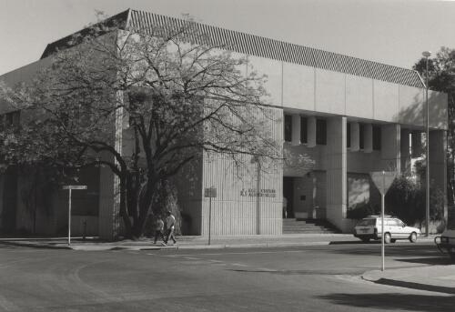 Law Courts, Alice Springs [picture] / Bob Miller