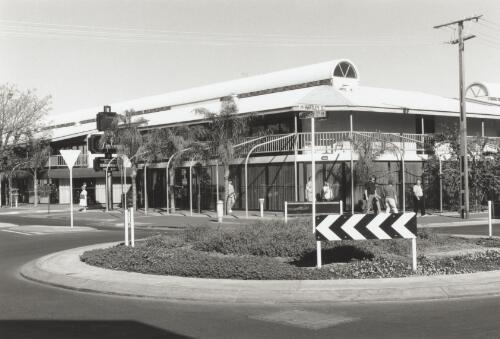 Alice Springs : Roundabout - Hartley St. & Gregory Terrace [picture] / Bob Miller