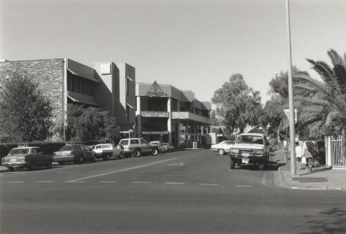 Alice Springs : view south-west to Todd Mall [picture] / Bob Miller