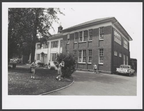 Shepparton High School. Hawdon Street. 1994 [picture] / photography by Raymond de Berquelle