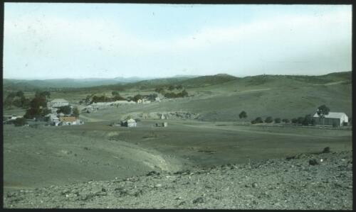 Unidentified rural town with mountains in the distance [transparency] : miscellaneous glass slide / [John Flynn?]