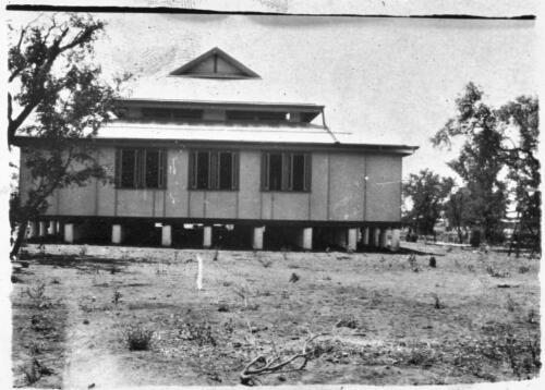 Unidentified house [3] [picture] : Fred McKay Cape York Peninsula and West Queensland Patrol 1938-1940 / [Fred McKay]