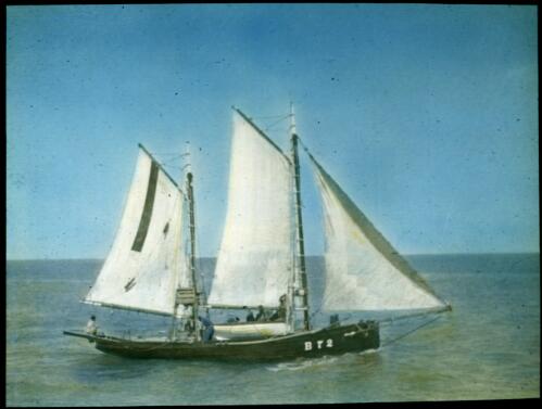 Sailing ship at Broome [transparency] : a lantern slide used in lectures on all Australian Inland Mission activities, 1940- / [John Flynn?]