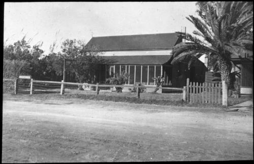 Dwelling at Oodnadatta, [2] [transparency] : a lantern slide used in lectures on all Australian Inland Mission activities, 1940- / [John Flynn?]