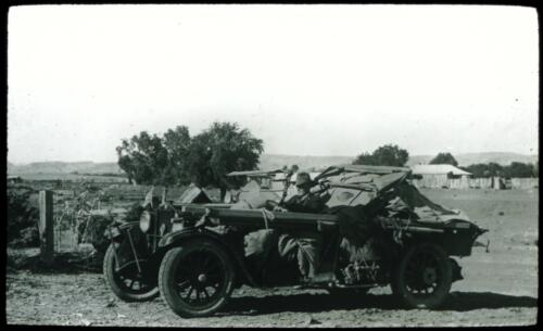 George Towns with aerials and other items loaded on Flynn's car, ca. 1925 [transparency] / John Flynn