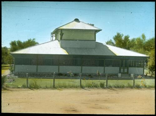 Australian Inland Mission home, Alice Springs [transparency] : a lantern slide used in lectures on all Australian Inland Mission activities / [John Flynn?]