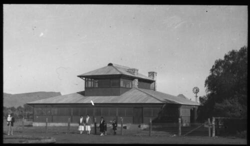 View of Alice Springs hospital, Northern Territory [transparency] : a lantern slide used by John Flynn in lectures / [John Flynn]
