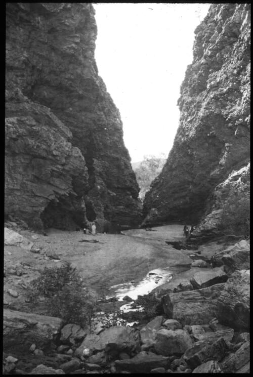 Simpson's Gap, Northern Territory [transparency] : a lantern slide used by John Flynn in lectures / [John Flynn]