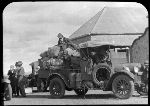 Alice Springs to Oodnadatta mail truck [1] [transparency] : a lantern slide used by John Flynn in lectures / [John Flynn]