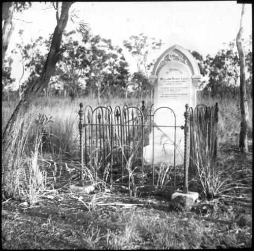 Grave of William Henry Light, Northern Territory [transparency] / John Flynn