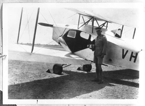 Captain Eric Donaldson, Qantas pilot, delivering Alexander Kennedy's ashes to Devoncourt Station, 1937 [1] [picture] : Alexander Kennedy Memorial ceremony 1937 / [John Flynn?]