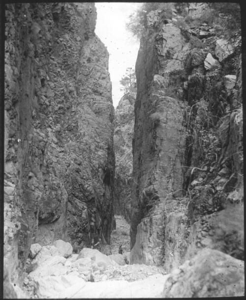 Standley Chasm, Alice Springs [2] [transparency] : scenes of Tennant Creek and the Northern Territory, Beltana, Oodnadatta and other general scenes / [John Flynn?]