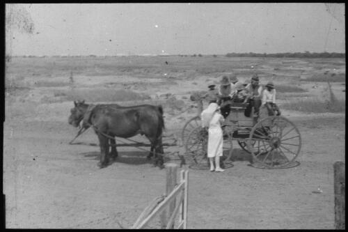 Unidentified nursing sister talking to men in a horse and cart [transparency] : scenes of Tennant Creek and the Northern Territory, Beltana, Oodnadatta and other general scenes / [John Flynn?]