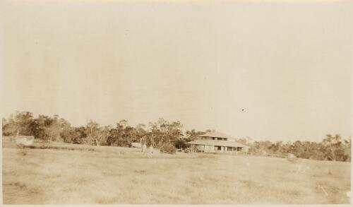 Unidentified Australian Inland Mission building [picture] : general AIM scenes / [John Flynn?]