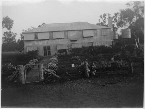Fitzroy Crossing Home, ca. 1940 [picture] / [John Flynn?]