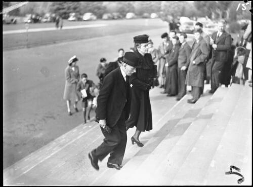 Mourners arriving at Parliament House, Canberra, for the funeral service for Prime Minister John Curtin on 6 July 1945 [3] [picture] / L.J. Dwyer