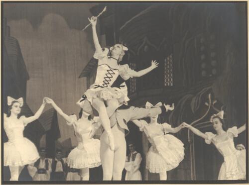Collection of photographs of Ballets Russes performances in Australia [picture]