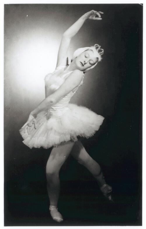 Peggy Sager as Odette, "Swan Lake" Act II, Kirsova Ballet, Sydney, 1943, [1] [picture] / Olive Cotton