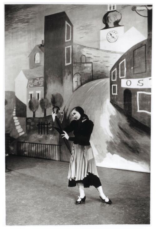 Helene Kirsova in "The revolution of the umbrellas", choreographed by Helene Kirsova, Brisbane, 1944 [picture] / The Telegraph (Brisbane)