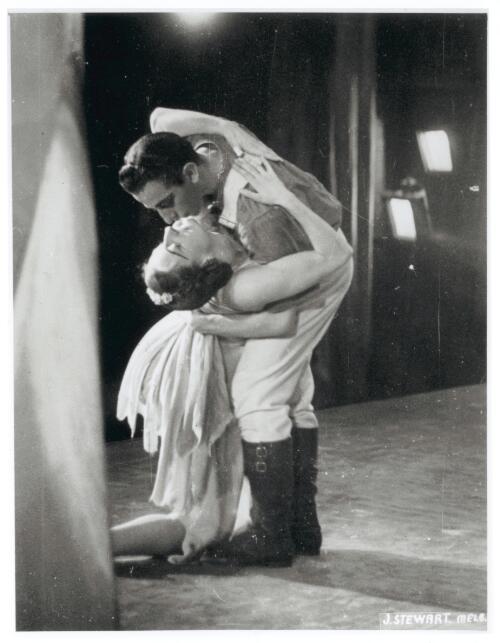 Peggy Sager as the Spirit of Australia and Martin Rubinstein as the Explorer in "Terra Australis", choreographed by Edouard Borovansky, Borovansky Ballet, Melbourne, 1946 [picture] / Jean Stewart