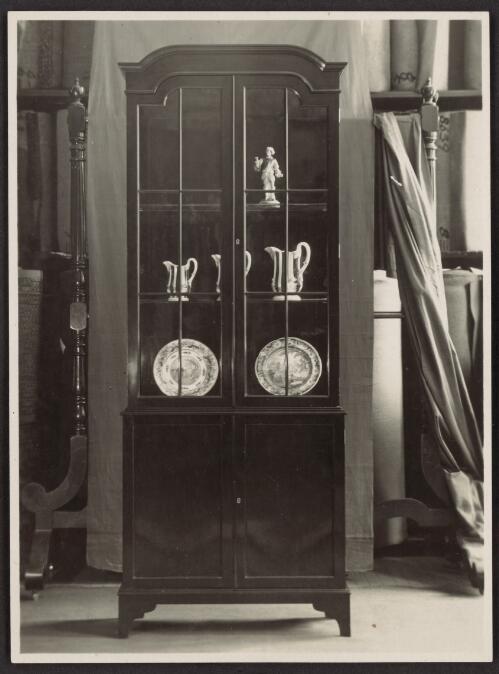 China display cabinet, Government House, Canberra, 1927 [picture] / Nash-Boothby Studios