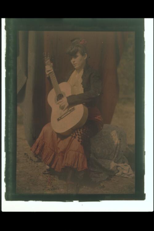 Mrs Lindsay with guitar, 1908 [transparency] / Lionel Lindsay