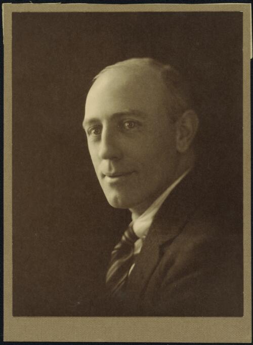 Portrait of Daryl Lindsay, ca. 1930 [picture] / Lionel Lindsay