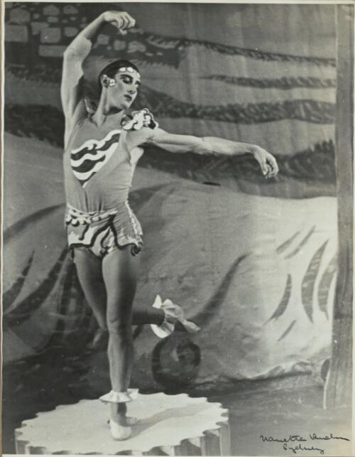 Anton Dolin in costume for Protée in Protée, Covent Garden Russian Ballet Australian tour, 1938 or 1939 [1] [picture] / Nanette Kuehn