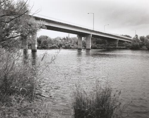Bridge over the Derwent River from the Esplanade, New Norfolk, Tasmania, 1995 [picture] / Mike Key