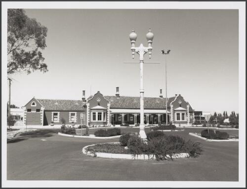 Bathurst Railway Station (exterior) [picture]
