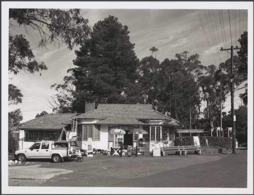 Katoomba Falls kiosk [picture] / Brendan Bell