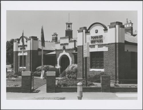 Old Council Chambers (1925) now Tourist Information Centre, Lowe Street Queanbeyan [picture]