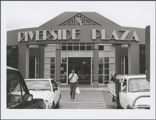Riverside Plaza (new shopping development) Queanbeyan [picture]